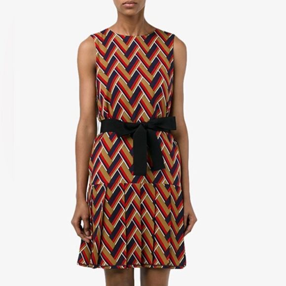 GUCCI CHEVRON Print Pleated Dress Size Med 10/12 is a 42 Italy SizeNWT no belt